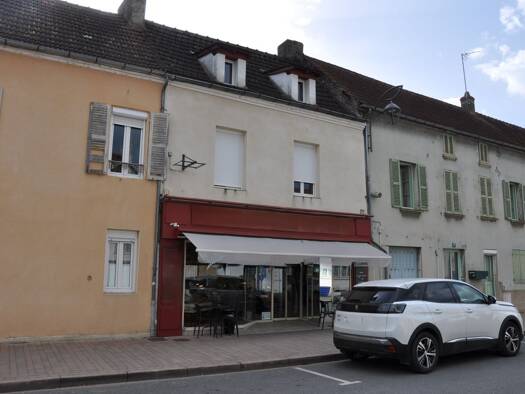 Immeuble à vendre 86 400 € 68 m² Lapalisse 03120