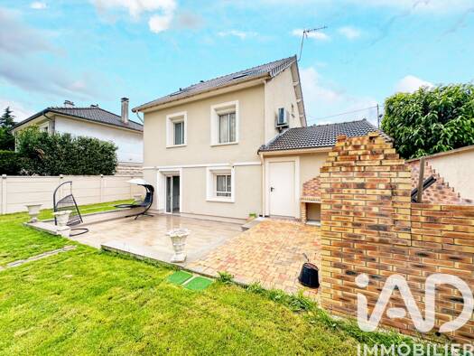 Maison à vendre 520 000 € 5 pièces 4 chambres 150 m² 439 m² de terrain Bord de Marne Champs-sur-Marne 77420