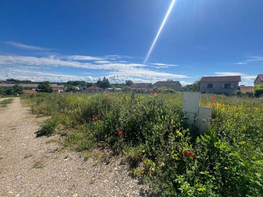 Terrain constructible viabilisé à vendre 75 000 € 370 m² de terrain Chalamont 01320