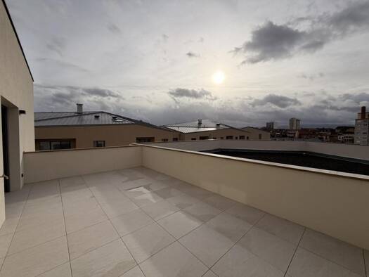 Appartement à louer 1 470 € 2 pièces 4 chambres 107 m² Étage 5/6 Le Centre-Centre Ville Roanne 42300