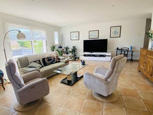 Appartement en viager occupé Bouquet 118 000 € 5 pièces 3 chambres 120 m² Étage 1/1 Centre Ville Le Beausset 83330