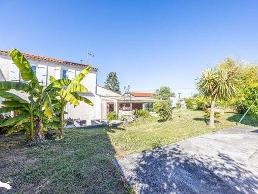 Maison à vendre 254 880 € 3 pièces 2 chambres 107 m² 774 m² de terrain Ciré-d'Aunis 17290