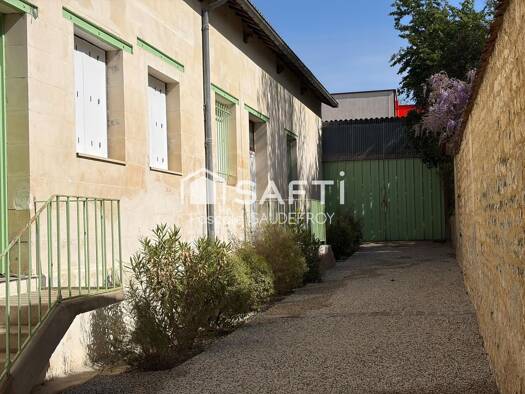 Immeuble à vendre 728 000 € 462 m² Pons 17800
