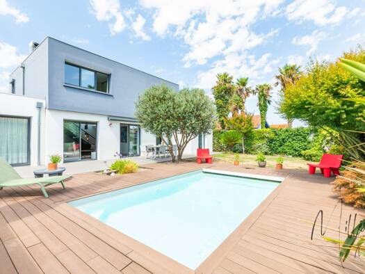 Maison à vendre 1 575 000 € 6 pièces 4 chambres 198 m² 550 m² de terrain Mondeville-Chassin Anglet 64600