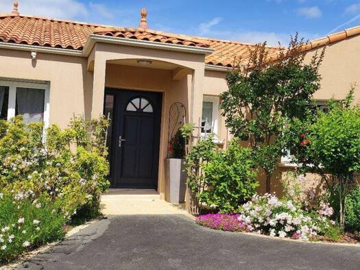 Maison de plain-pied à vendre 414 000 € 7 pièces 4 chambres 168 m² 1 479 m² de terrain Saint-Mars-la-Réorthe 85590