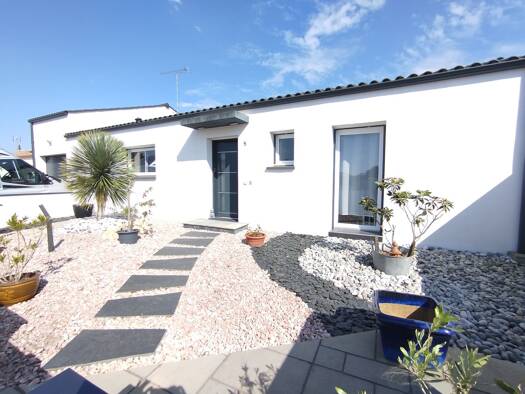 Maison à vendre 299 500 € 4 pièces 3 chambres 117 m² 328 m² de terrain La Chapelle-Hermier 85220