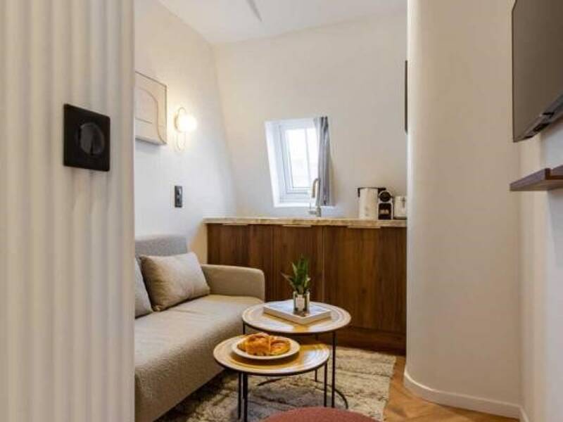 Maison à louer, 11m², PARIS 8E