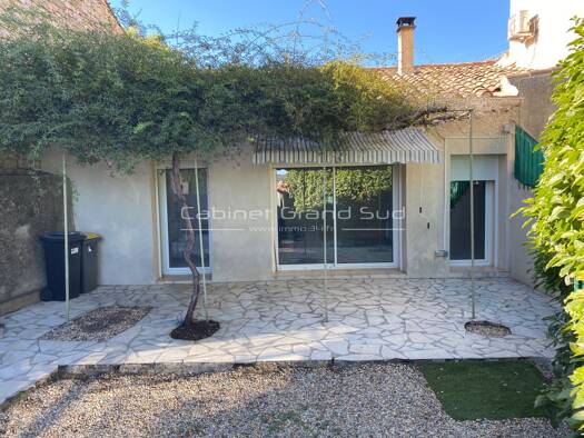 Appartement à louer 900 € 3 pièces 2 chambres 86 m² RDC Saint-Côme-et-Maruéjols 30870