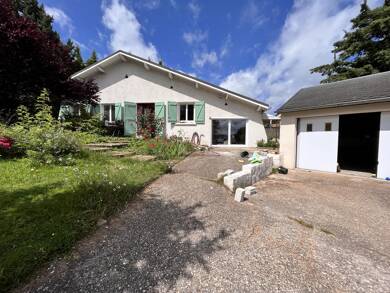 Maison à louer 1 350 € 6 pièces 3 chambres 133 m² 1 118 m² de terrain Aydat 63970