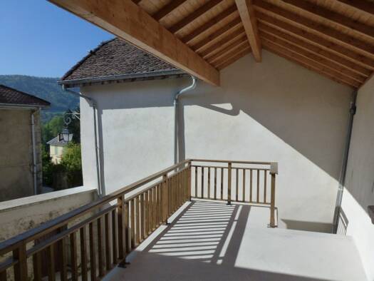 Appartement à louer 880 € 5 pièces 3 chambres 96 m² Étage 1/2 Saint-Geoire-en-Valdaine 38620