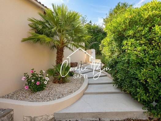 Maison de plain-pied à vendre 249 000 € 7 pièces 6 chambres 240 m² 4 142 m² de terrain Sousmoulins 17130