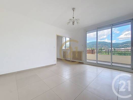 Appartement à louer 880 € 4 pièces 2 chambres 72,1 m² 4ème étage Draguignan 83300