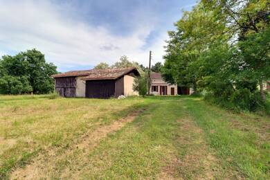 Maison à vendre 98 000 € 4 pièces 2 chambres 70 m² 1 294 m² de terrain Nord Montpon-Ménestérol 24700