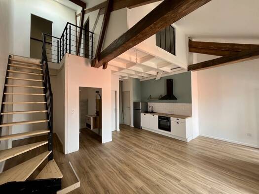 Appartement à louer 650 € 3 pièces 2 chambres 75 m² Étage 2/2 Sainte-Livrade-sur-Lot 47110