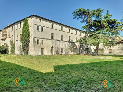 Hôtel à vendre Fonds de commerce 2 862 000 € 2 100 m² d'espace de restauration Le Sizen Beaucaire 30300