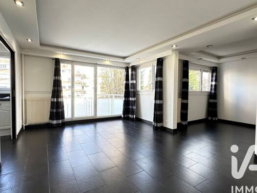 Appartement à vendre 196 000 € 3 pièces 2 chambres 70 m² 6 étages Friches Maurepas 78310