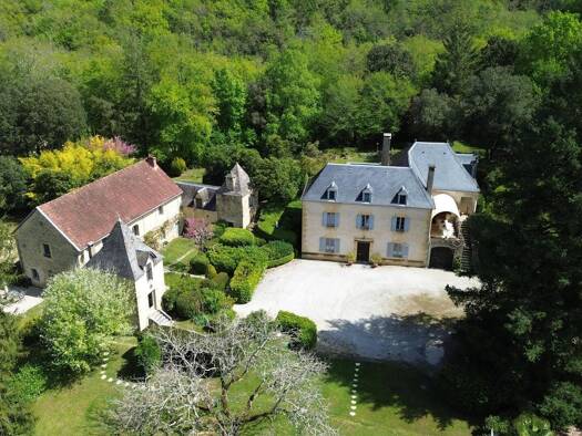 Maison à vendre 1 080 000 € 19 pièces 12 chambres 520 m² 15 185 m² de terrain Vitrac 24200