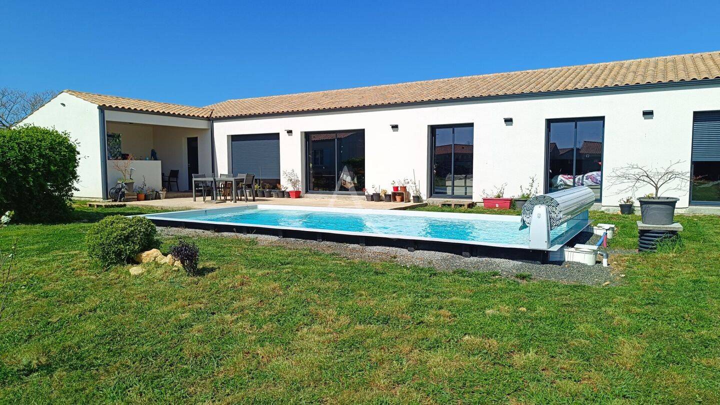 Maison à vendre, 133m², SAINTE RADEGONDE DES NOYERS
