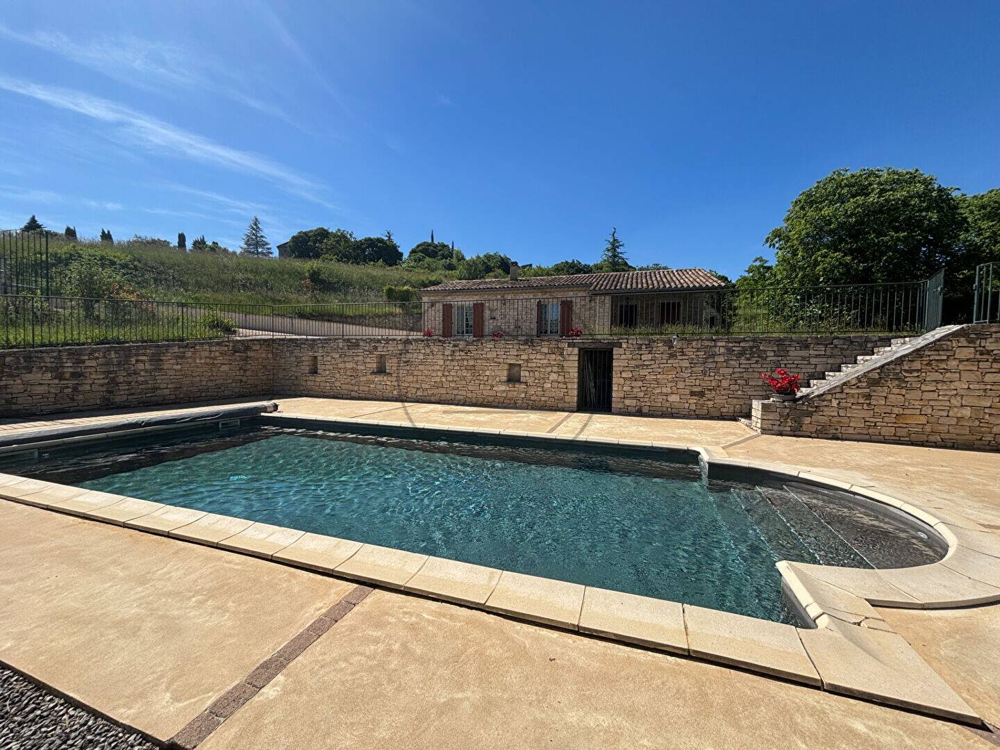 Maison à vendre, 86m², SAINT JEAN DE MARUEJOLS ET AVEJAN