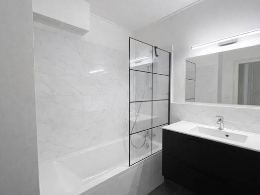 Maison à louer 1 800 € 3 pièces 2 chambres 121 m² 176 m² de terrain Saint-Genis-Laval 69230