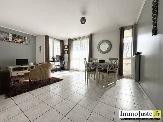 Appartement à vendre 169 000 € 3 pièces 2 chambres 67 m² Étage 1/5 Nouveaux Horizons-Coudrays Élancourt 78990