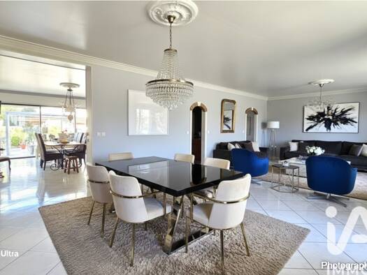 Maison de ville à vendre 189 000 € 8 pièces 3 chambres 175 m² 343 m² de terrain Ainay-le-Château 03360