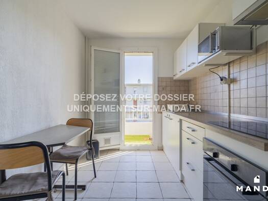 Appartement à louer 950 € 3 pièces 2 chambres 59 m² 3ème étage Le Charrel-Camp Major-Saint Mître Aubagne 13400
