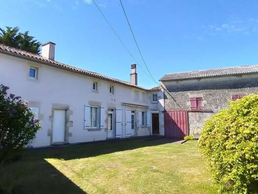 Maison à vendre 178 200 € 5 pièces 2 chambres 93 m² 3 181 m² de terrain Melle 79500