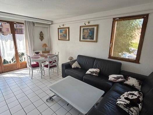 Appartement à louer 1 190 € 2 pièces 46,6 m² 2ème étage Est Gex 01170