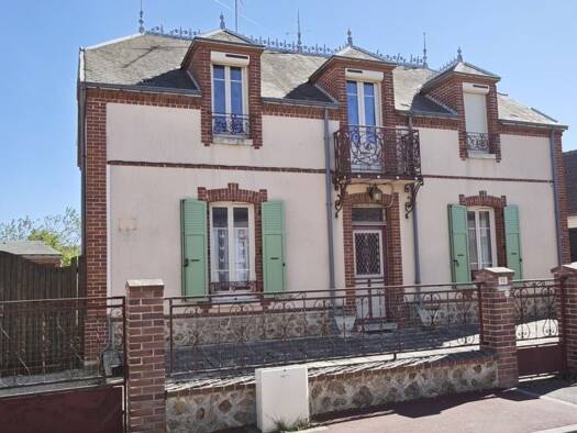 Maison à vendre 170 000 € 4 pièces 3 chambres 135,61 m² 732 m² de terrain Logron 28200