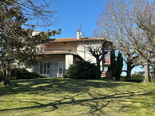 Maison à vendre 229 900 € 7 pièces 4 chambres 185 m² 3 653 m² de terrain Agen 47000
