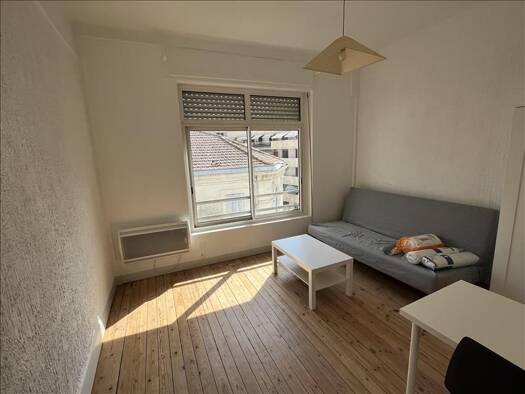 Appartement à louer 415 € 1 pièce 26,58 m² Étage 3/3 École Joseph Bara-Groupe scolaire Carnot-Hôtel de Ville Agen 47000