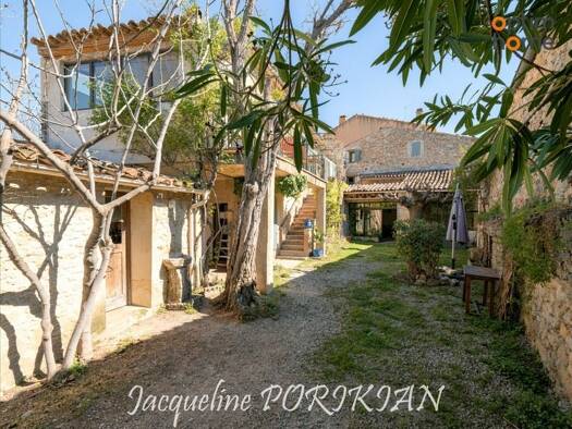 Maison à vendre 472 000 € 7 pièces 4 chambres 218 m² 90 m² de terrain Saint-Martin-de-la-Brasque 84760