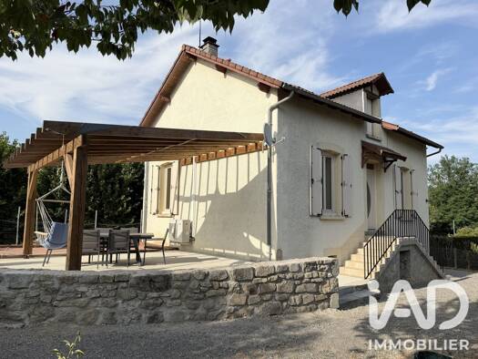 Maison à vendre 199 700 € 4 pièces 3 chambres 90 m² 719 m² de terrain Laroquebrou 15150