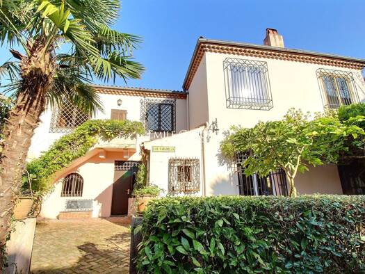 Maison de plain-pied à vendre 2 200 000 € 10 pièces 5 chambres 237 m² 816 m² de terrain République-Beau Rivage Biarritz 64200