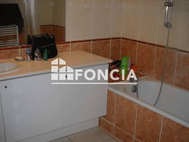 Appartement à louer 855 € 3 pièces 2 chambres 70,4 m² Étage 1/3 Bellecroix-Pont d'Avignon Villeneuve-Lès-Avignon 30400