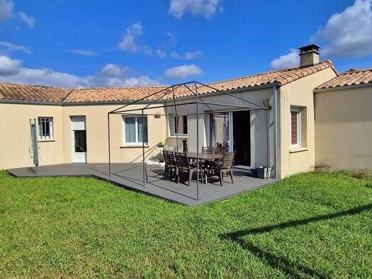 Maison de plain-pied à vendre 344 000 € 8 pièces 6 chambres 156 m² 763 m² de terrain Benon 17170