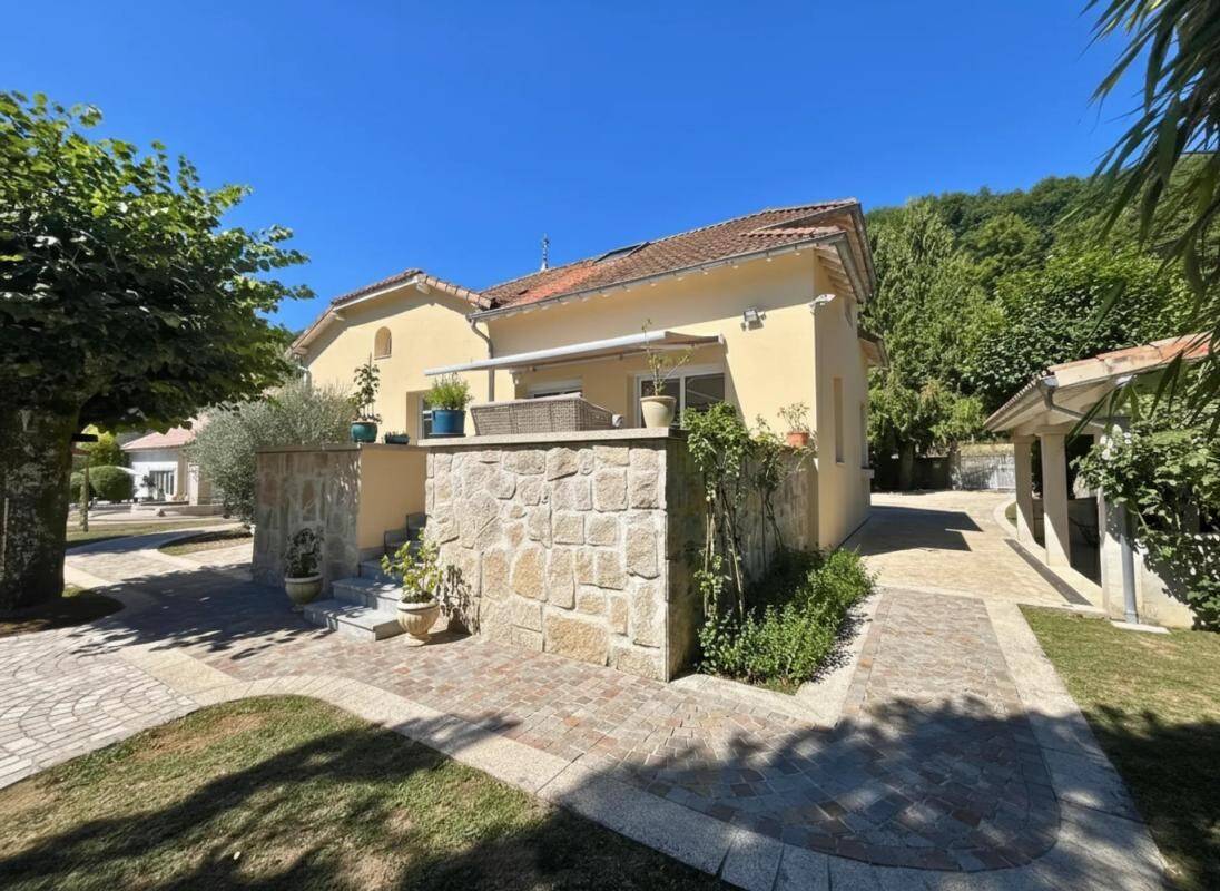 Maison à vendre, 275m², SAINT VICTOR DE CESSIEU