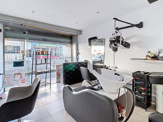 Salon de coiffure à vendre 45 000 € 16 m² de surface de vente Boulevars-Gare-Saint Leger-Chabrand Draguignan 83300