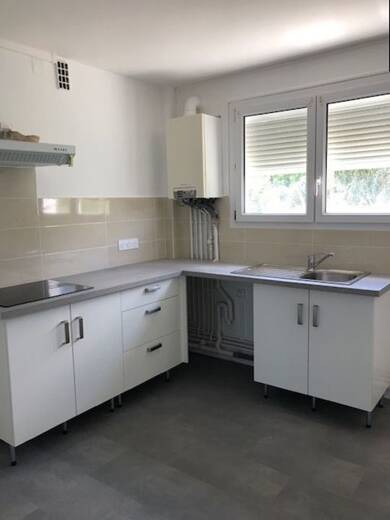 Appartement à louer 600 € 3 pièces 2 chambres 67 m² Étage 1/1 Perigueux 24000