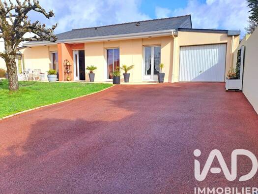 Maison de plain-pied à vendre 415 000 € 5 pièces 3 chambres 122 m² 534 m² de terrain Centre Ville La Chapelle-sur-Erdre 44240