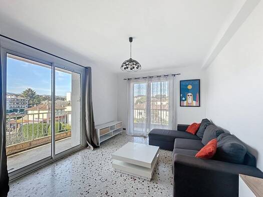 Appartement à louer 1 130 € 3 pièces 2 chambres 59,4 m² Étage 3/4 Four à Chaux Le Cannet 06110