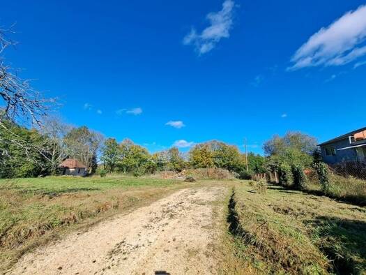 Terrain constructible viabilisé à vendre 31 000 € 1 275 m² de terrain Pressignac-Vicq 24150