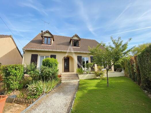 Maison à vendre 376 500 € 7 pièces 5 chambres 158 m² 1 018 m² de terrain Penchard 77124