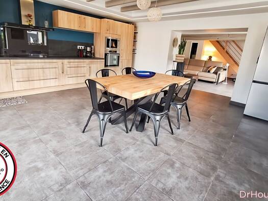 Maison à vendre 399 000 € 5 pièces 4 chambres 145 m² 326 m² de terrain Misérieux 01600