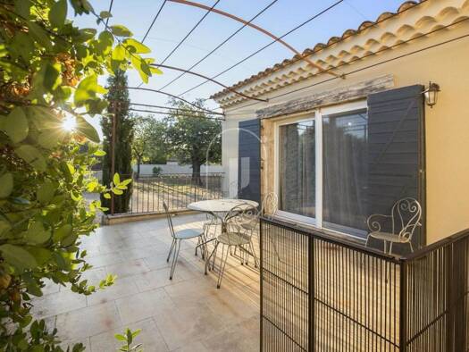 Villa à vendre 695 000 € 1 pièce 5 chambres 230 m² 2 002 m² de terrain Saint-Saturnin-Lès-Apt 84490