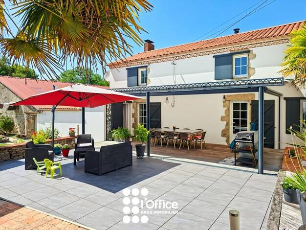 Maison à vendre 459 800 € 11 pièces 7 chambres 299 m² 2 176 m² de terrain Sainte-Flaive-des-Loups 85150