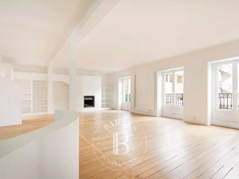 Maison à louer, 228m², PARIS 16E