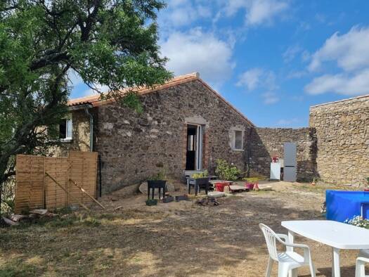 Villa à vendre 238 000 € 3 pièces 2 chambres 146 m² 9 500 m² de terrain Aigues Vives 34210