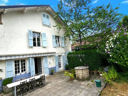 Maison à vendre 1 400 000 € 7 pièces 5 chambres 197 m² 1 592 m² de terrain Ferney-Voltaire 01210